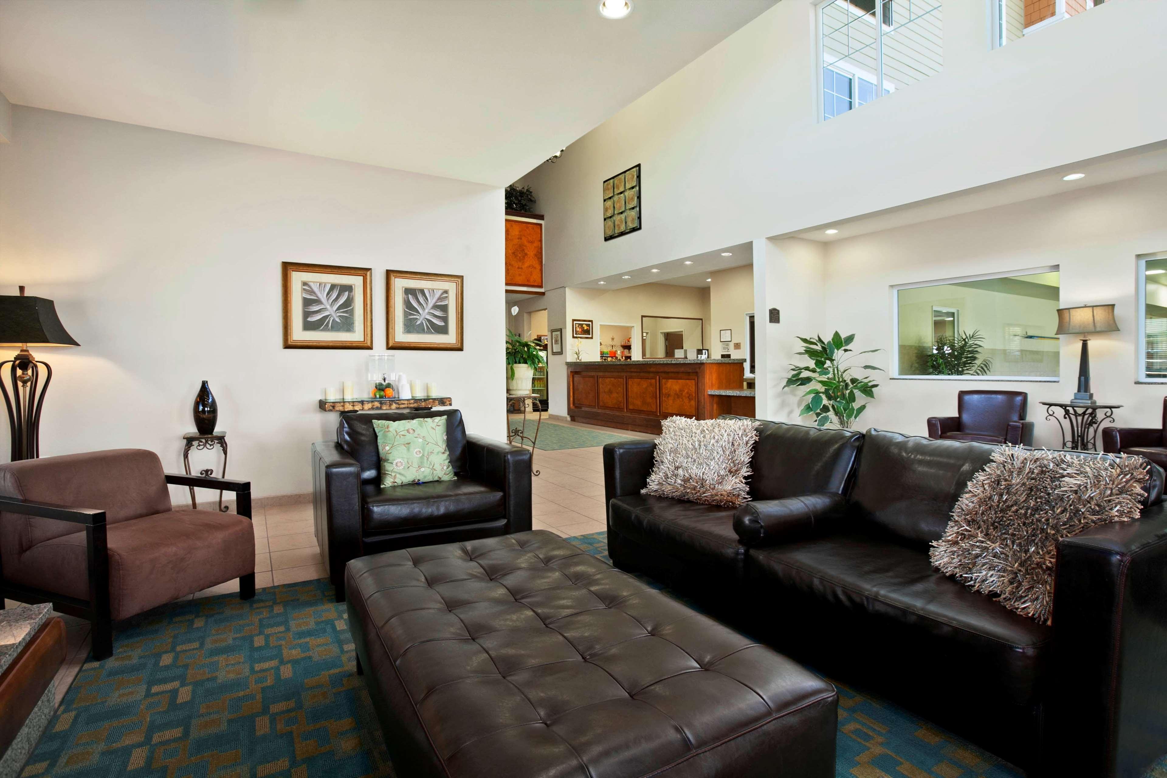 Best Western Plus Peppertree Inn At Omak Exterior photo