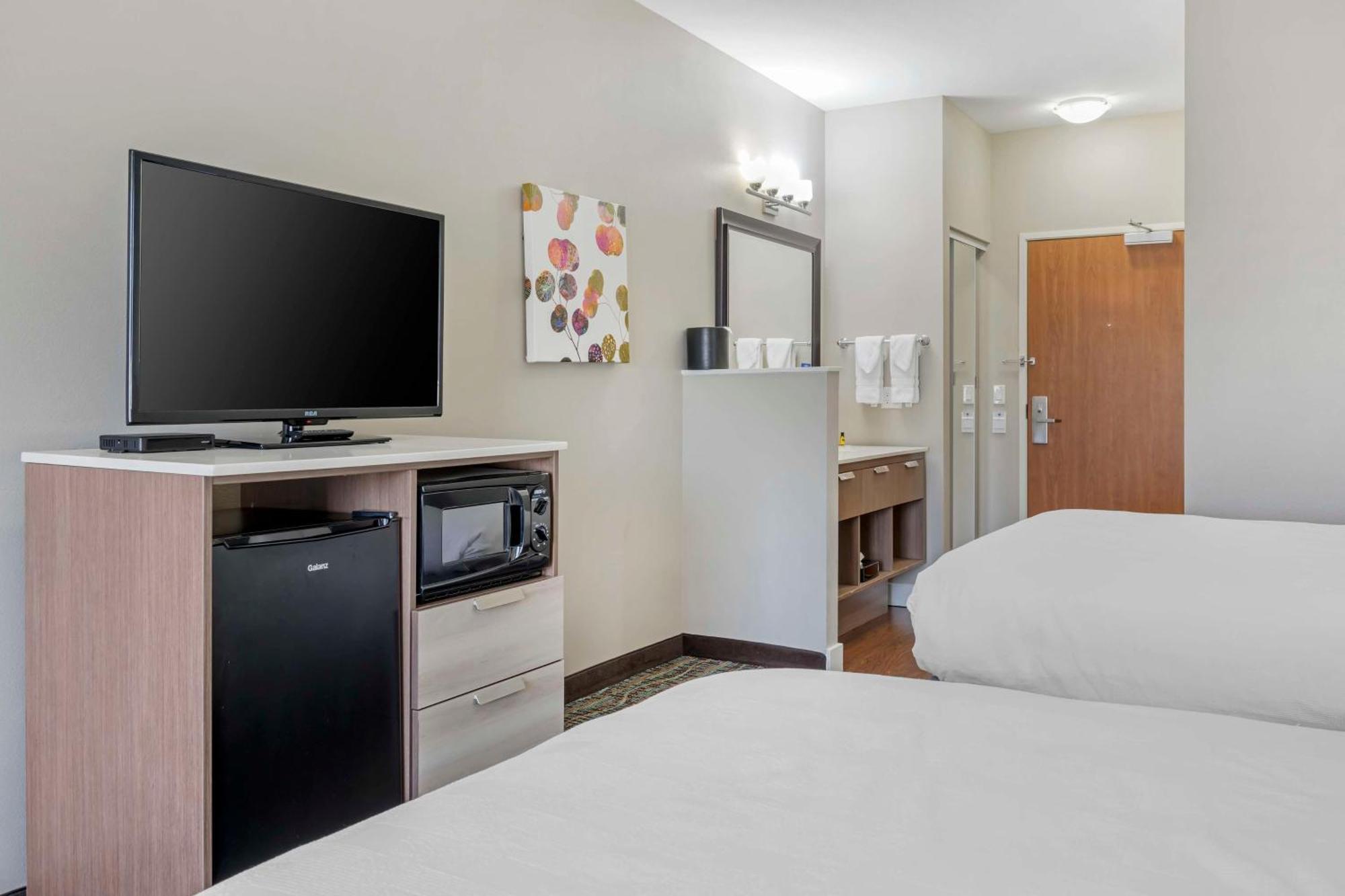 Best Western Plus Peppertree Inn At Omak Exterior photo