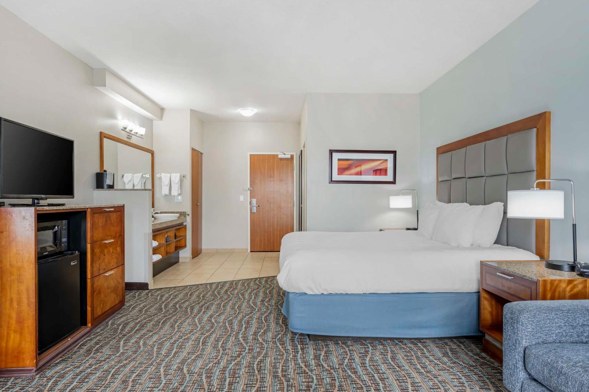 Best Western Plus Peppertree Inn At Omak Exterior photo