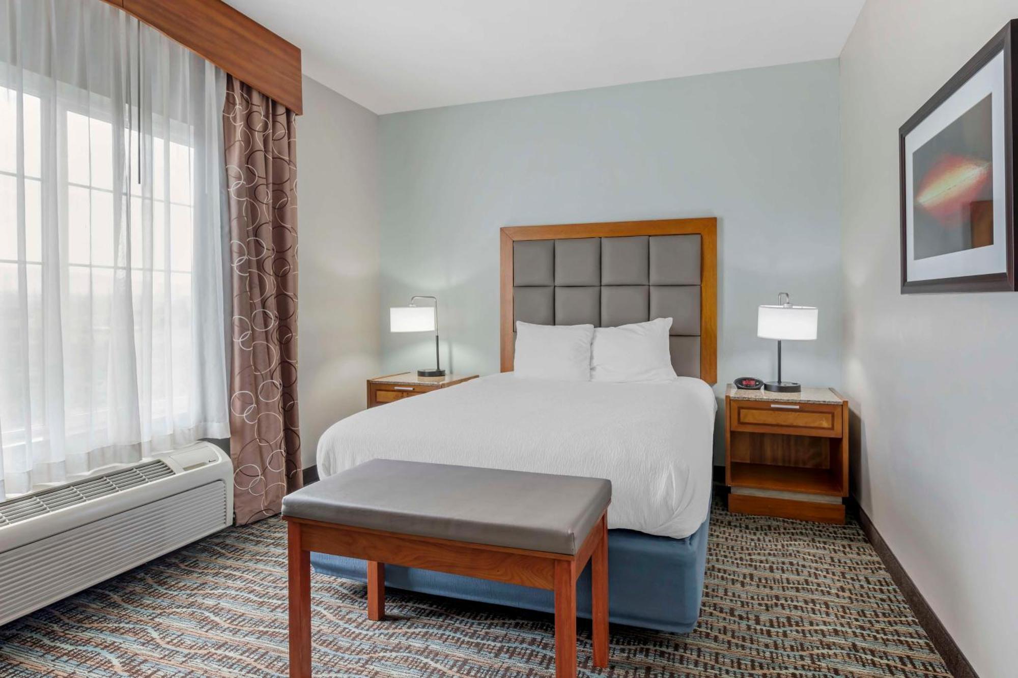 Best Western Plus Peppertree Inn At Omak Exterior photo