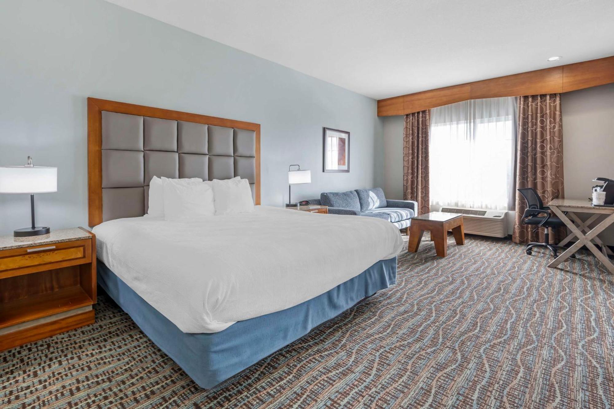 Best Western Plus Peppertree Inn At Omak Exterior photo