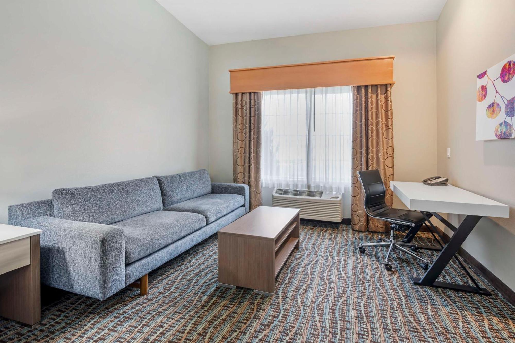 Best Western Plus Peppertree Inn At Omak Exterior photo