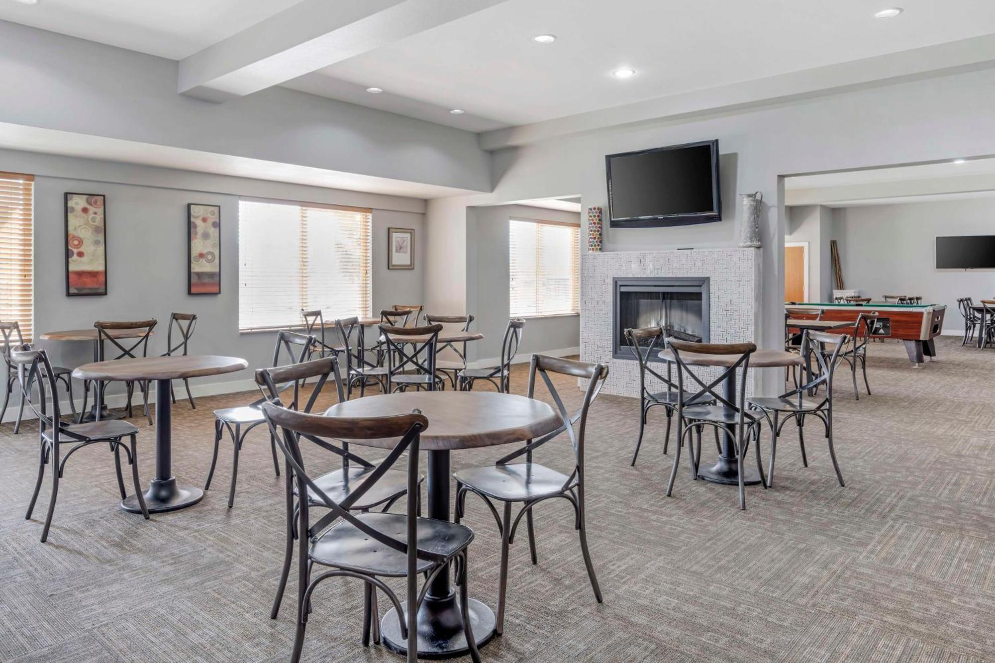 Best Western Plus Peppertree Inn At Omak Exterior photo