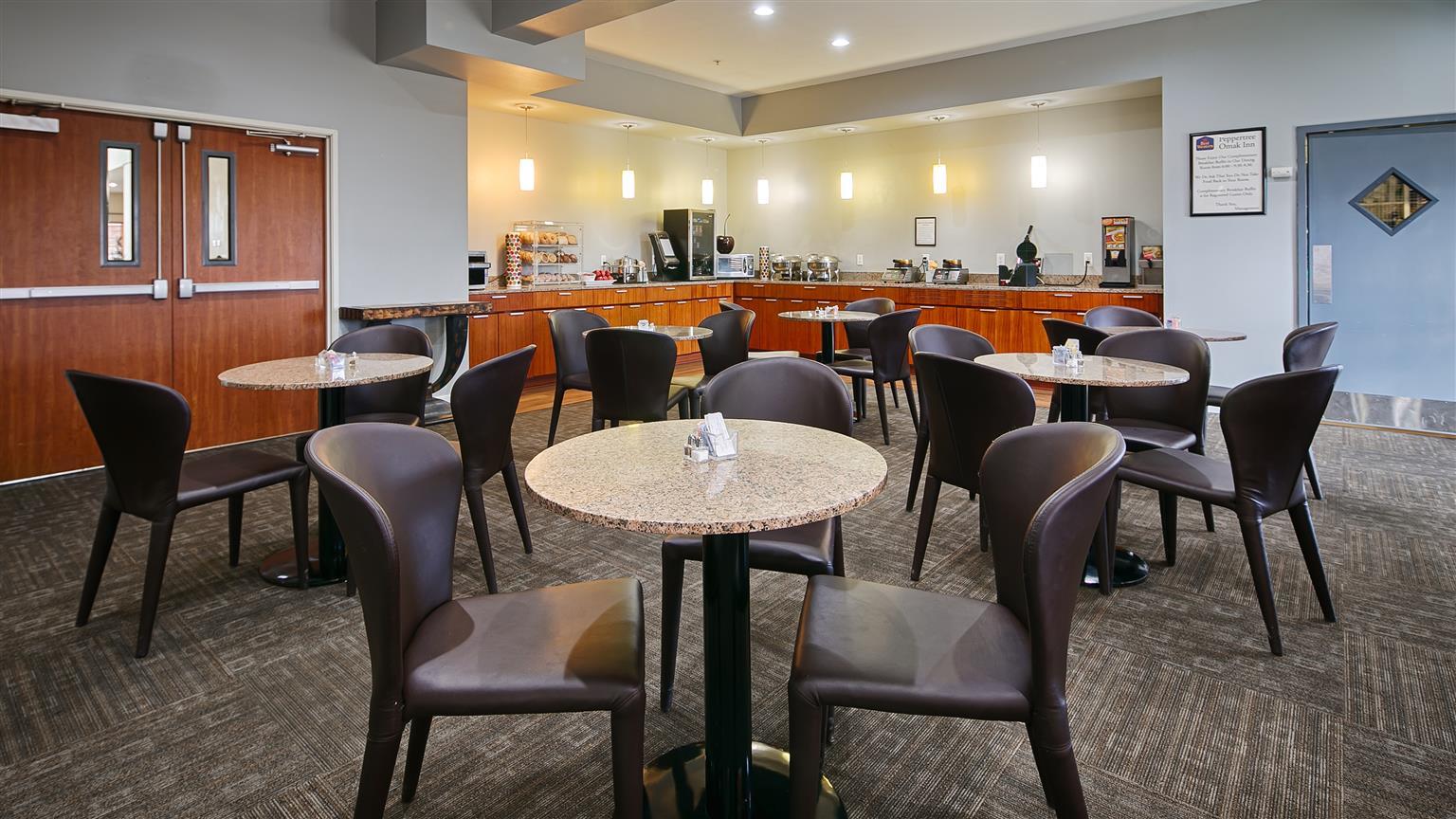 Best Western Plus Peppertree Inn At Omak Exterior photo