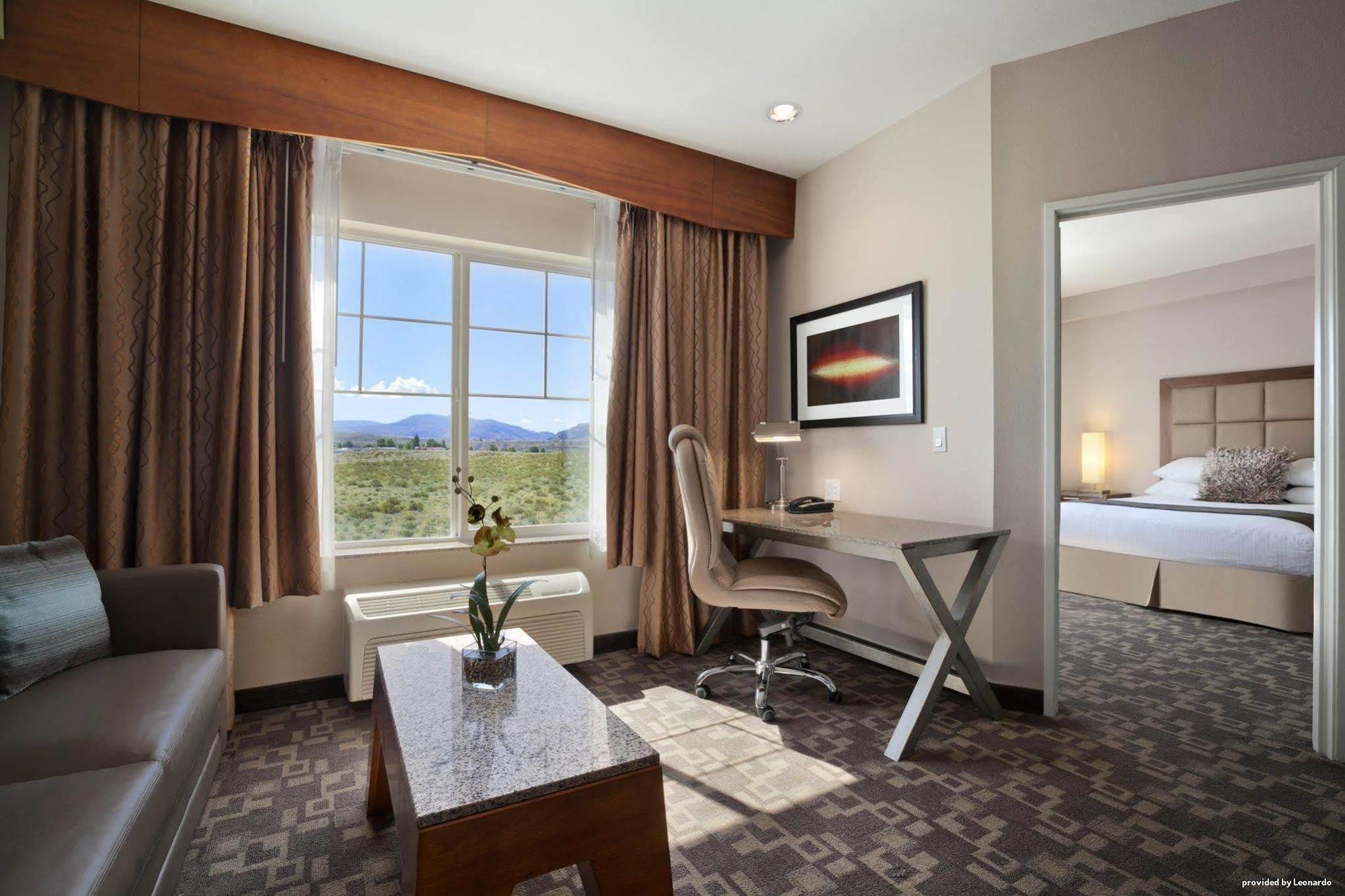 Best Western Plus Peppertree Inn At Omak Exterior photo