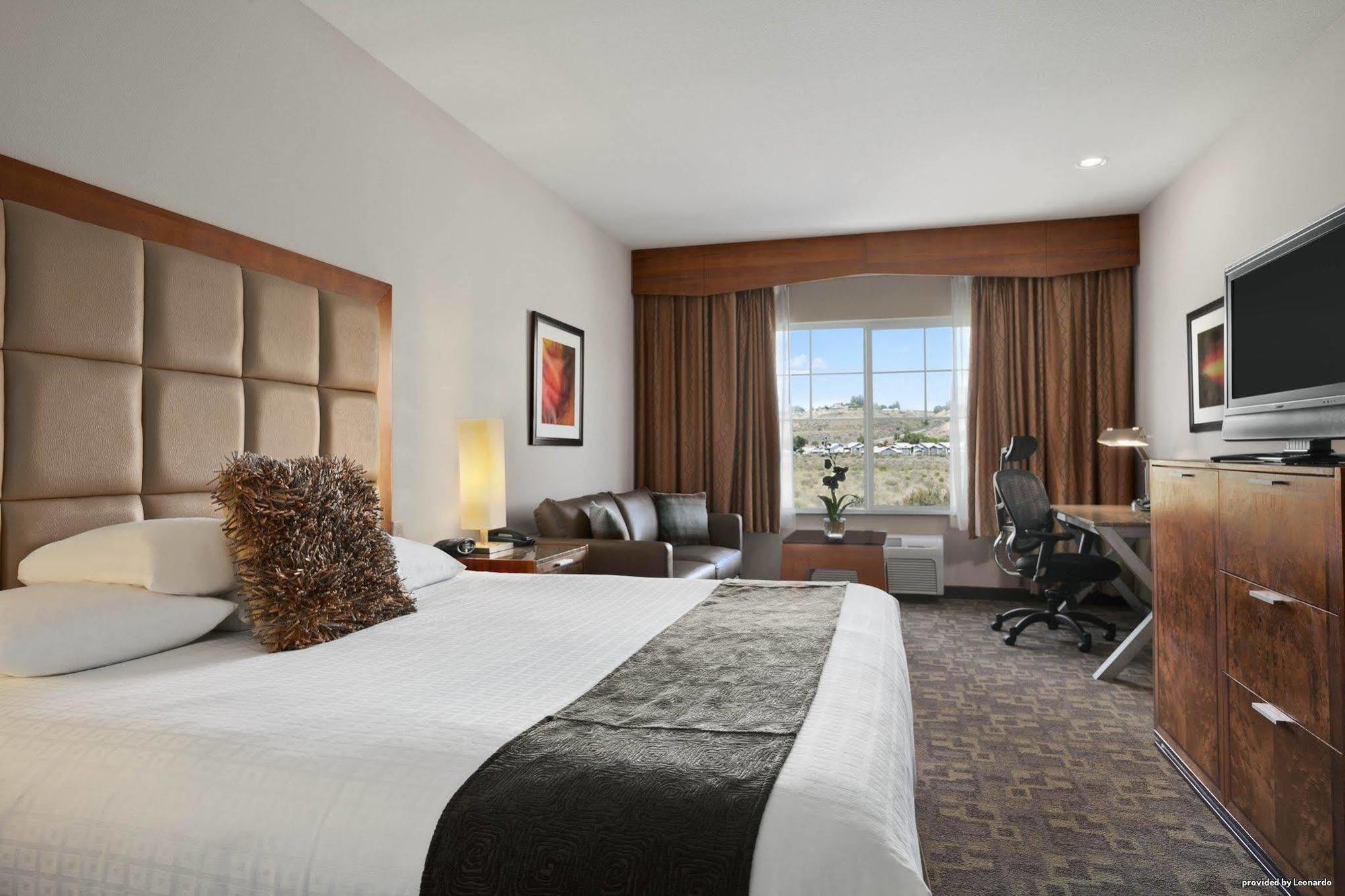 Best Western Plus Peppertree Inn At Omak Exterior photo