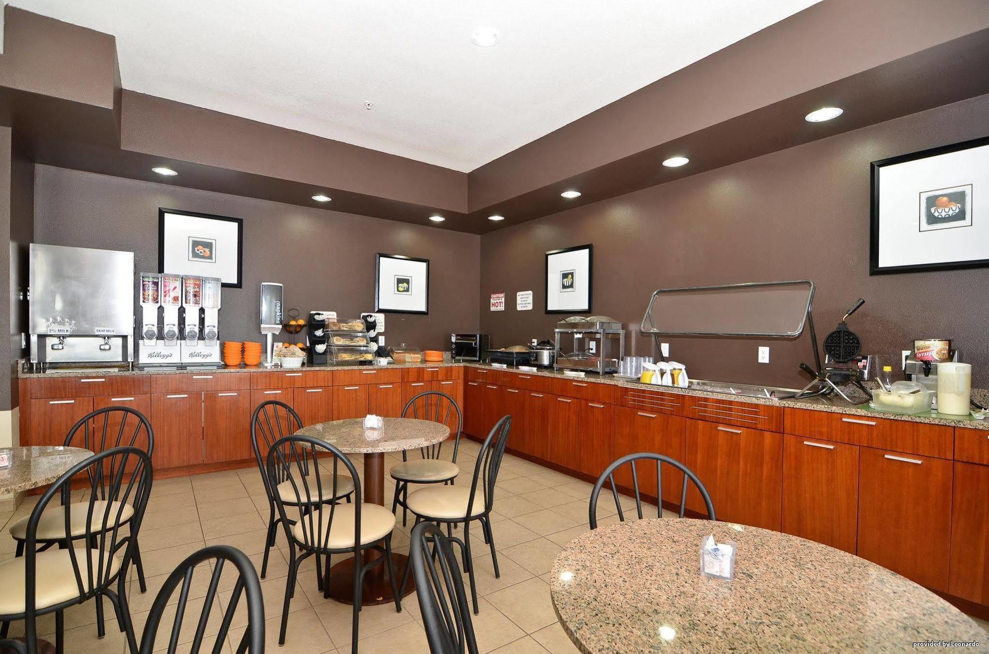 Best Western Plus Peppertree Inn At Omak Exterior photo